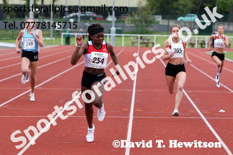 Womens under-17s 200 metres, 2019 North Eastern Track and Field Champs., Middlesbrough. Photo:  David T. Hewitson/Sports for All Pics